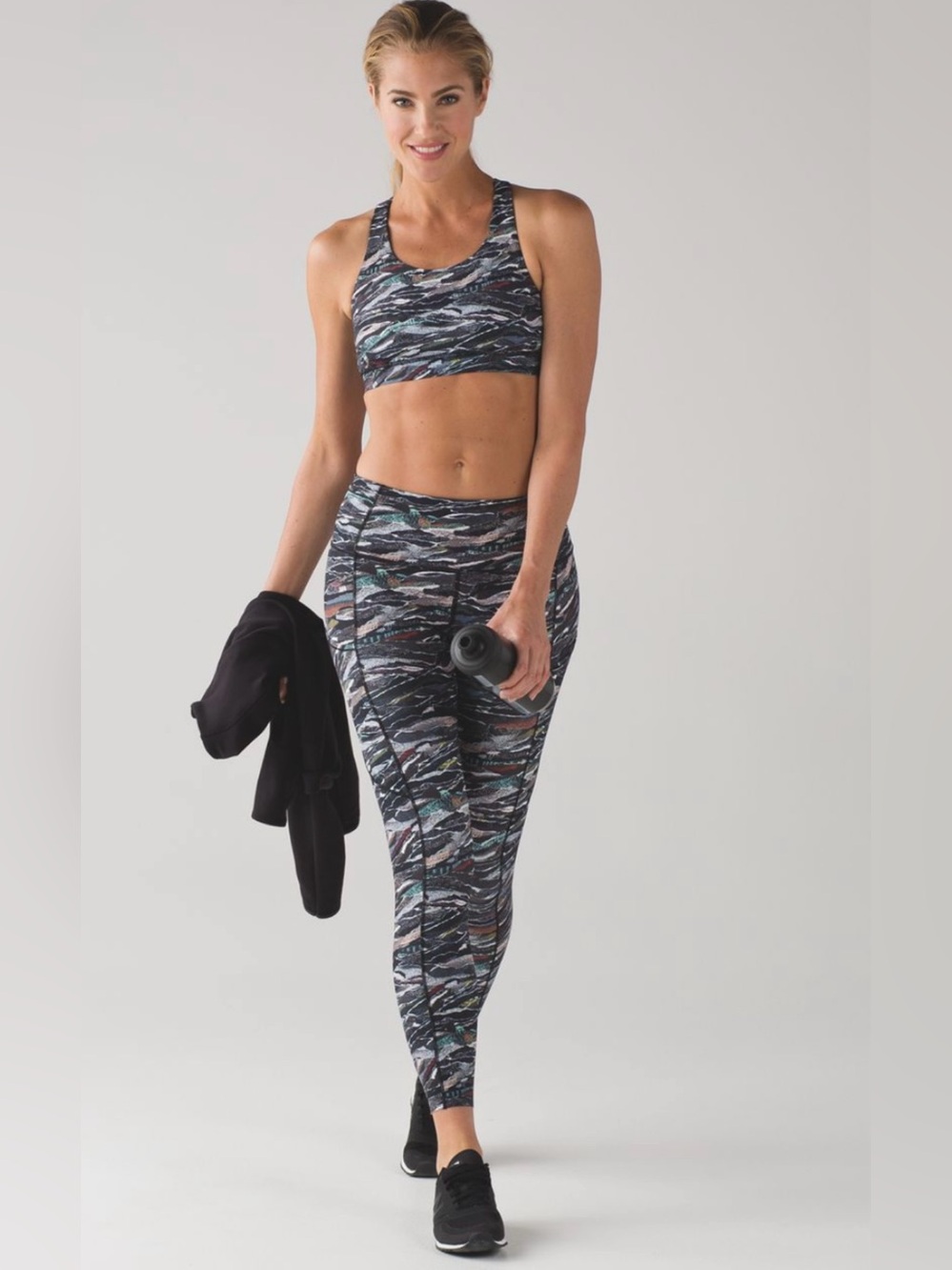 Lululemon Fast And Free 7/8 Tight
Mini Sweatr Multi Black